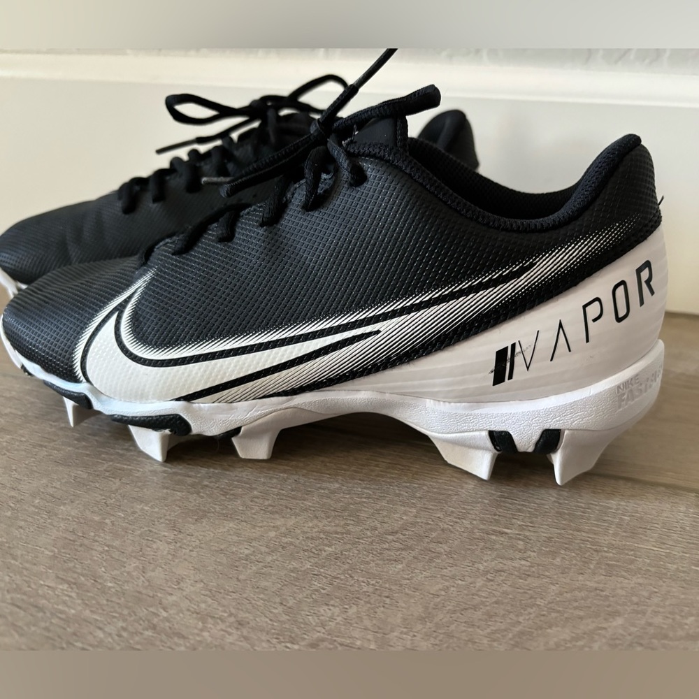 Nike Vapor Fastflex Football Cleats; size 6.5 US; EUR 39